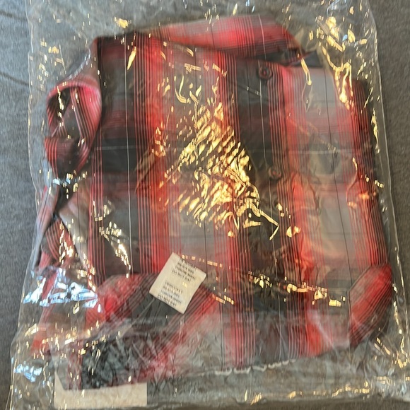 NWT Dixxon Anderson Red & Gray Plaid Long Sleeve Bamboo Shirt. NWT - Picture 2 of 3